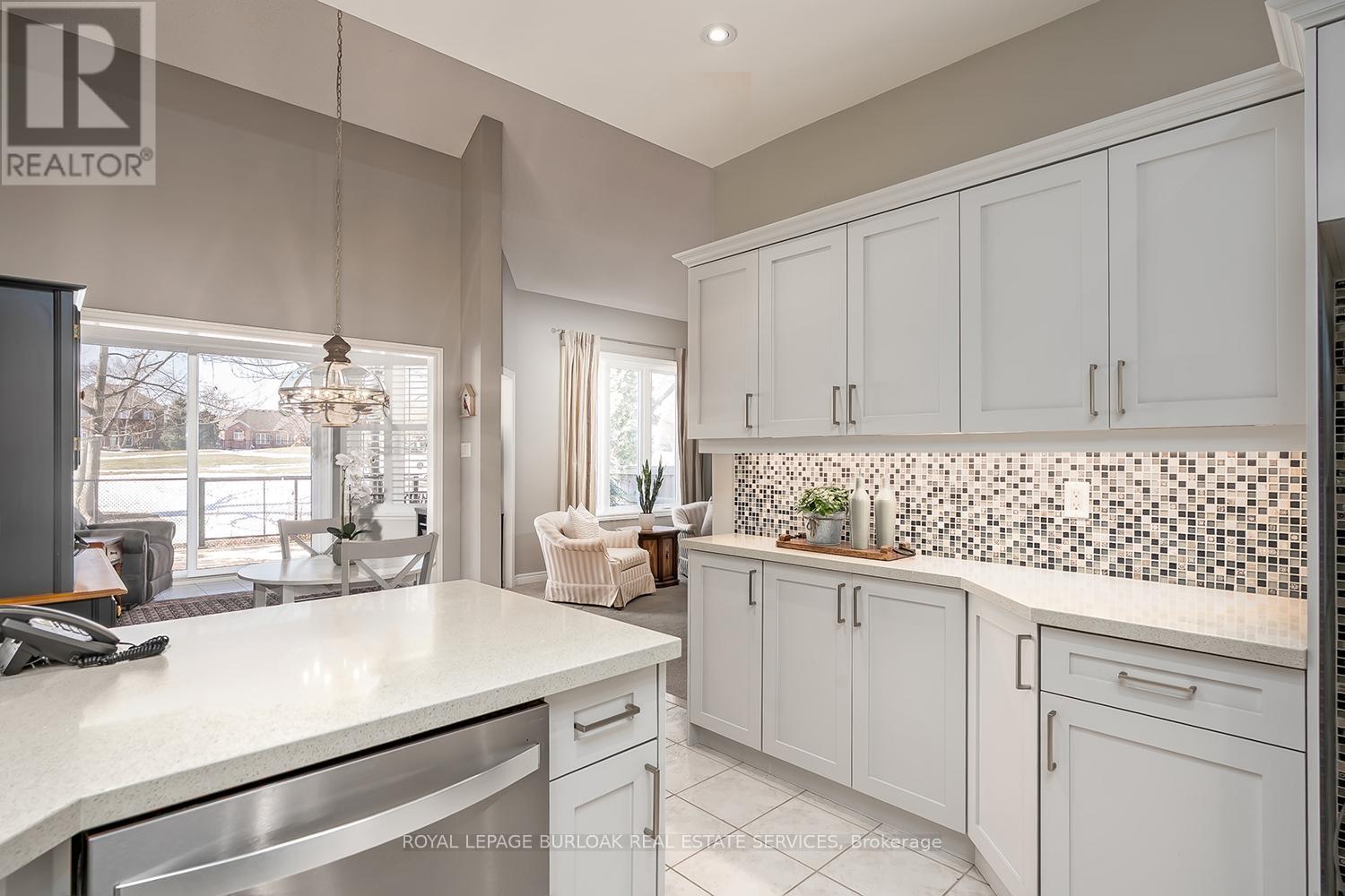 4138 Stonebridge Crescent, Burlington, Ontario  L7M 4N3 - Photo 18 - W12849470