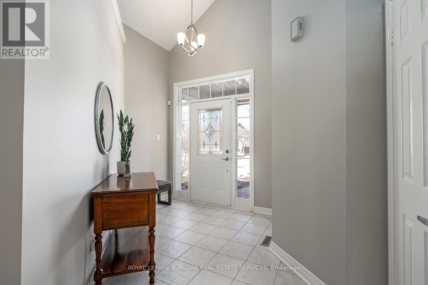 4138 Stonebridge Crescent, Burlington, Ontario  L7M 4N3 - Photo 2 - W12849470