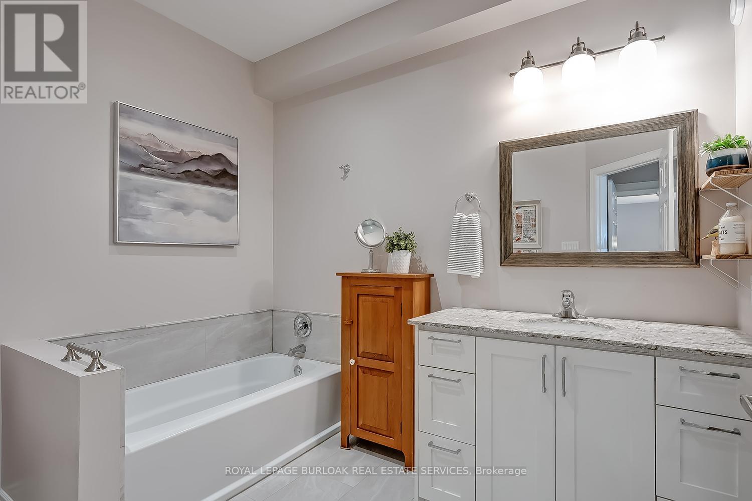 4138 Stonebridge Crescent, Burlington, Ontario  L7M 4N3 - Photo 23 - W12849470