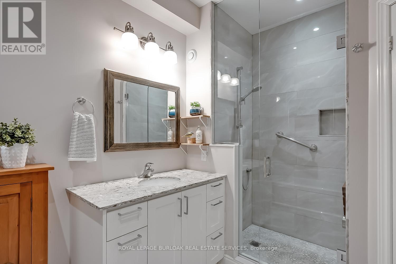 4138 Stonebridge Crescent, Burlington, Ontario  L7M 4N3 - Photo 24 - W12849470