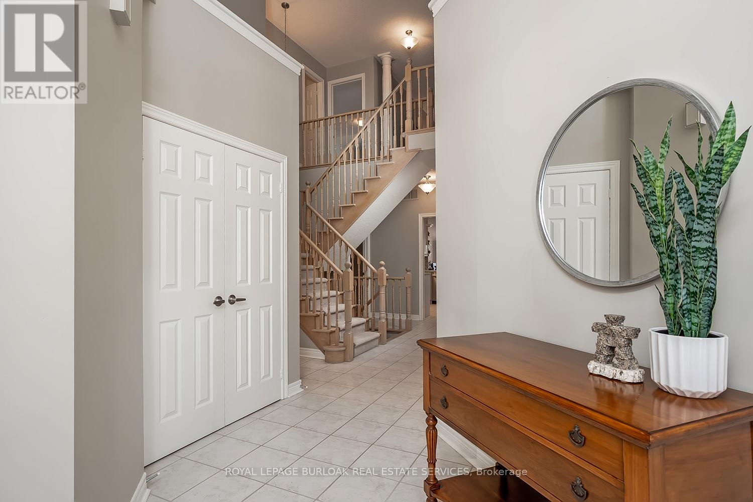 4138 Stonebridge Crescent, Burlington, Ontario  L7M 4N3 - Photo 3 - W12849470