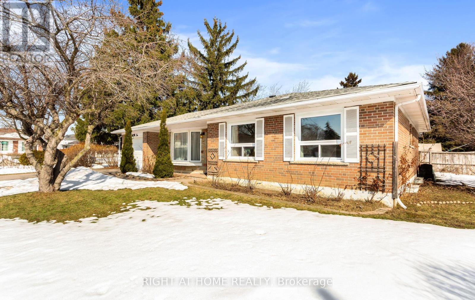 410 Bartley Bull Parkway, Brampton, Ontario  L6W 2L8 - Photo 2 - W12849484