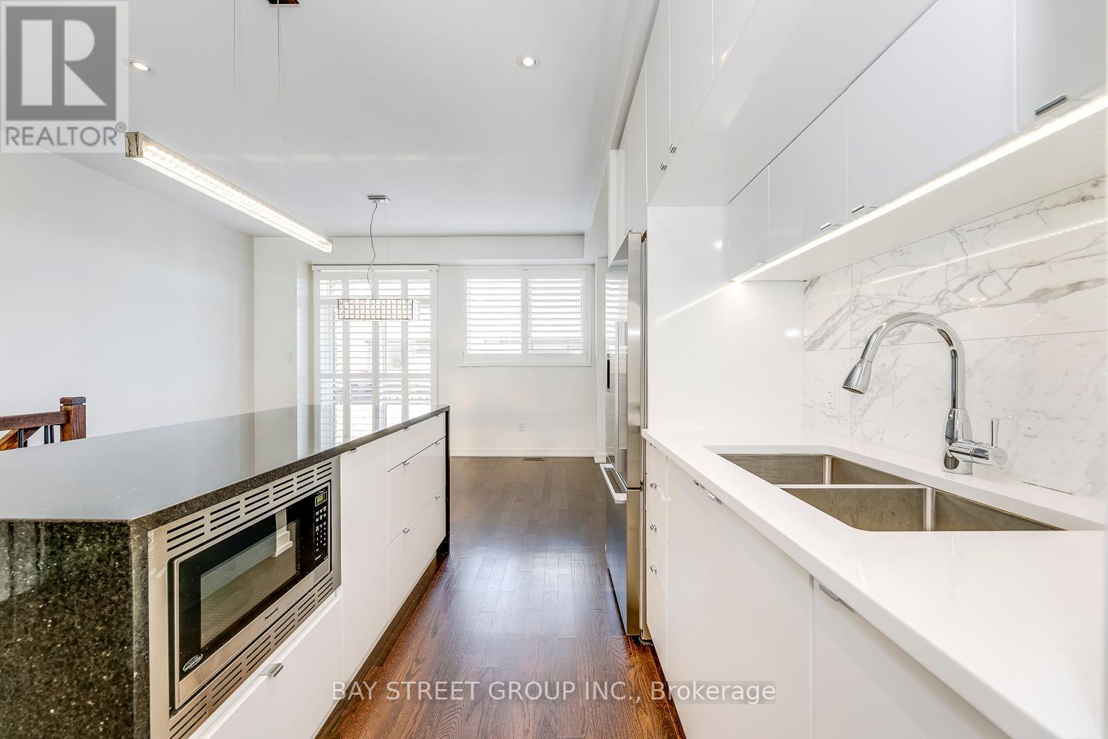 227 Huguenot Road, Oakville, Ontario  L6H 0L6 - Photo 16 - W12849522