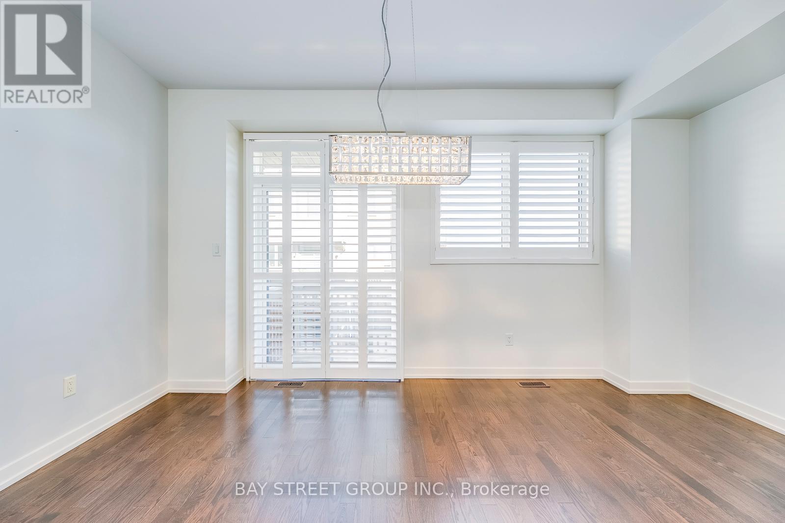 227 Huguenot Road, Oakville, Ontario  L6H 0L6 - Photo 18 - W12849522