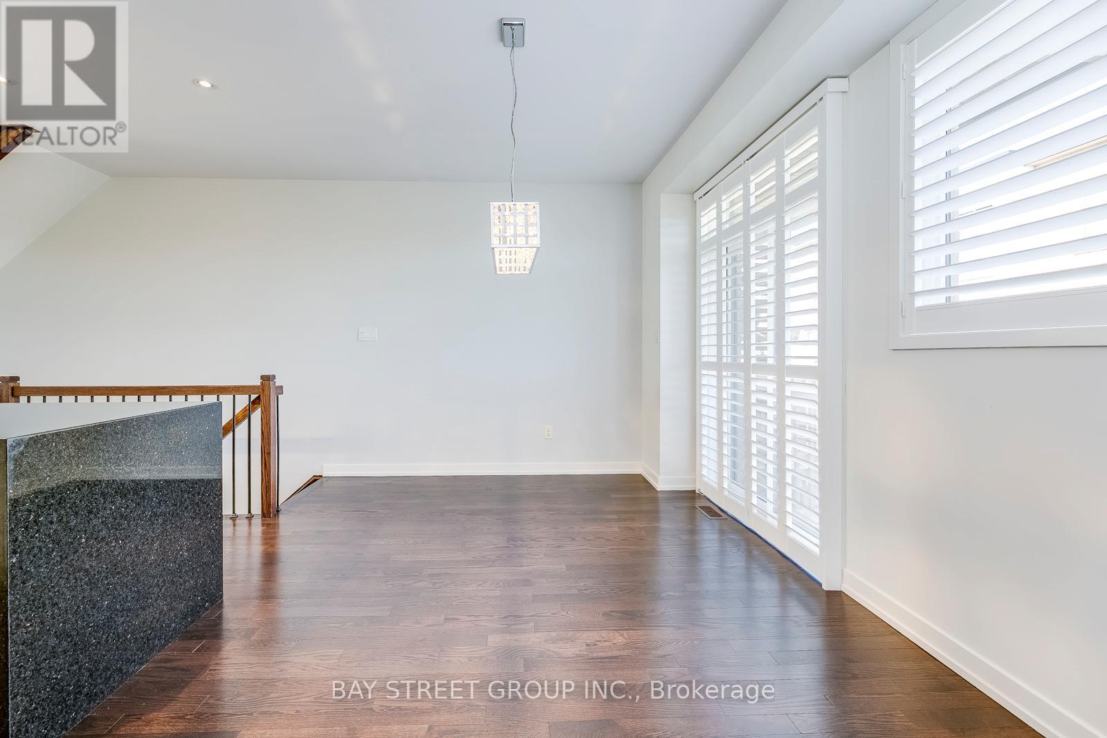 227 Huguenot Road, Oakville, Ontario  L6H 0L6 - Photo 19 - W12849522