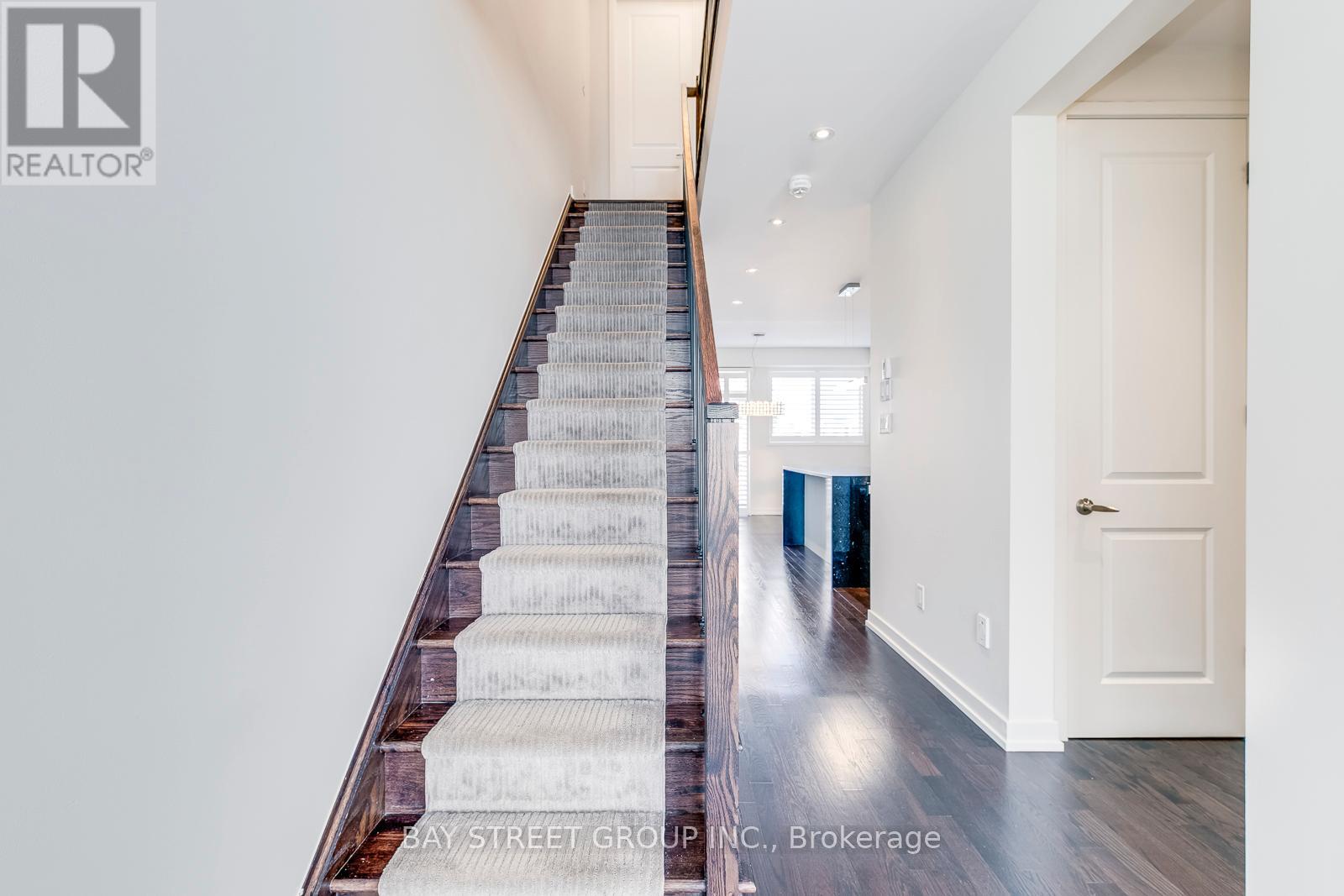 227 Huguenot Road, Oakville, Ontario  L6H 0L6 - Photo 24 - W12849522