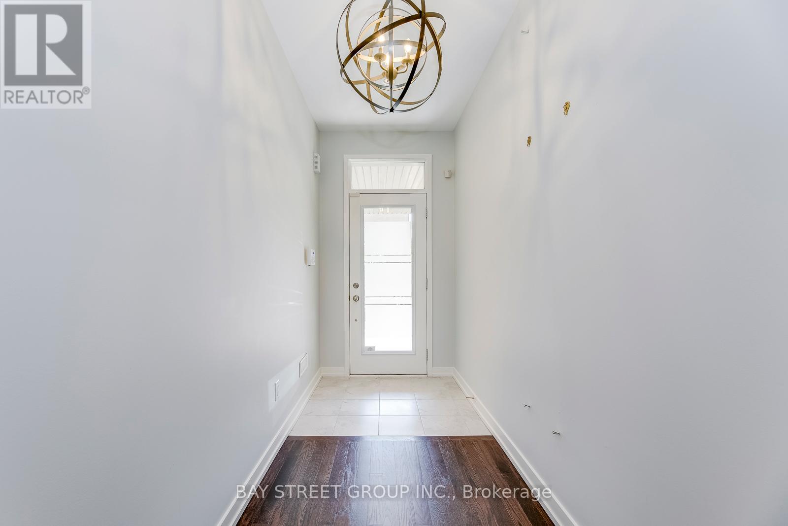 227 Huguenot Road, Oakville, Ontario  L6H 0L6 - Photo 3 - W12849522