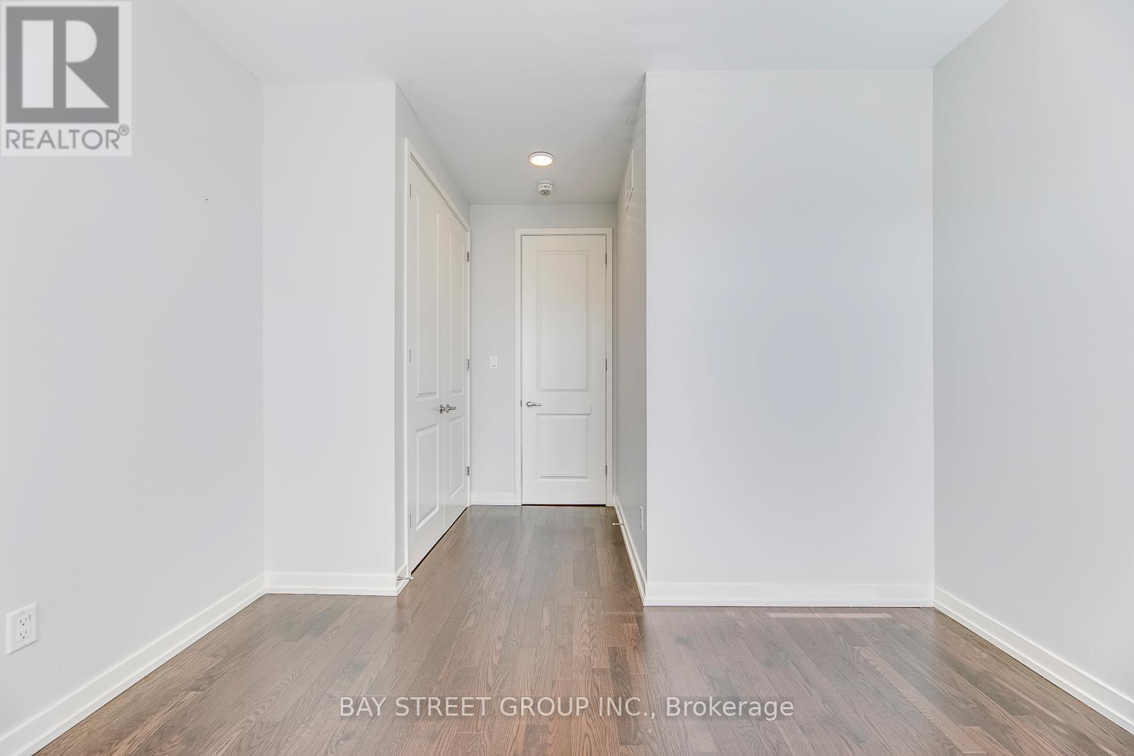 227 Huguenot Road, Oakville, Ontario  L6H 0L6 - Photo 31 - W12849522