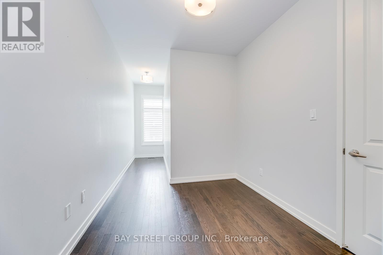 227 Huguenot Road, Oakville, Ontario  L6H 0L6 - Photo 32 - W12849522