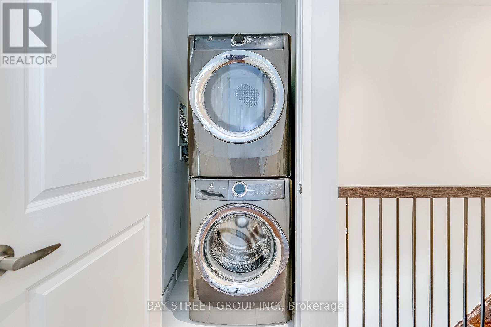 227 Huguenot Road, Oakville, Ontario  L6H 0L6 - Photo 35 - W12849522