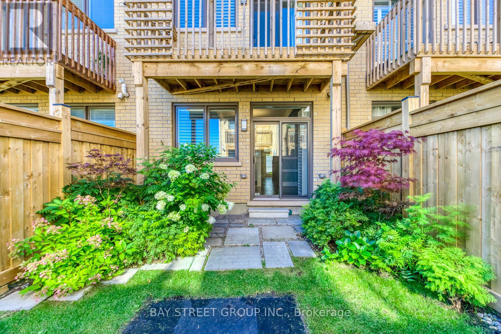 227 Huguenot Road, Oakville, Ontario  L6H 0L6 - Photo 37 - W12849522