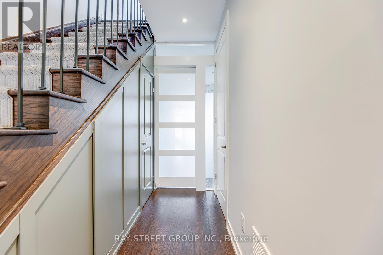 227 Huguenot Road, Oakville, Ontario  L6H 0L6 - Photo 4 - W12849522