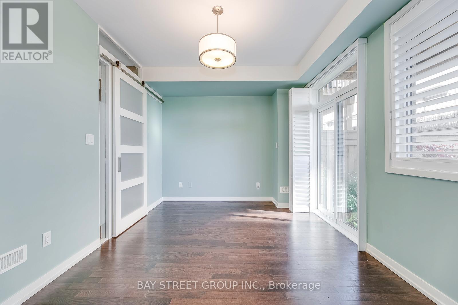 227 Huguenot Road, Oakville, Ontario  L6H 0L6 - Photo 7 - W12849522