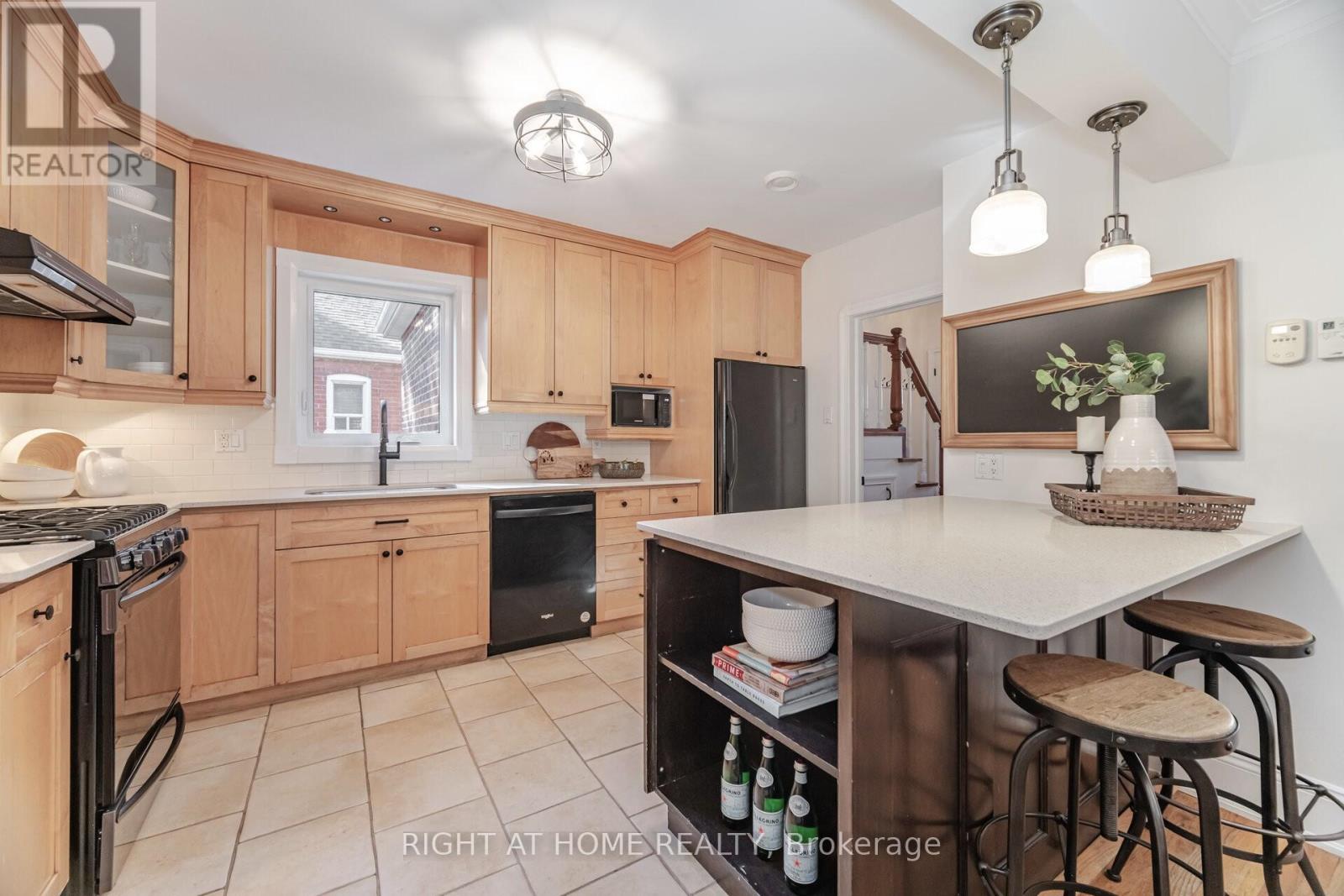 75 Emerald Crescent, Toronto, Ontario  M8V 2B5 - Photo 17 - W12849528