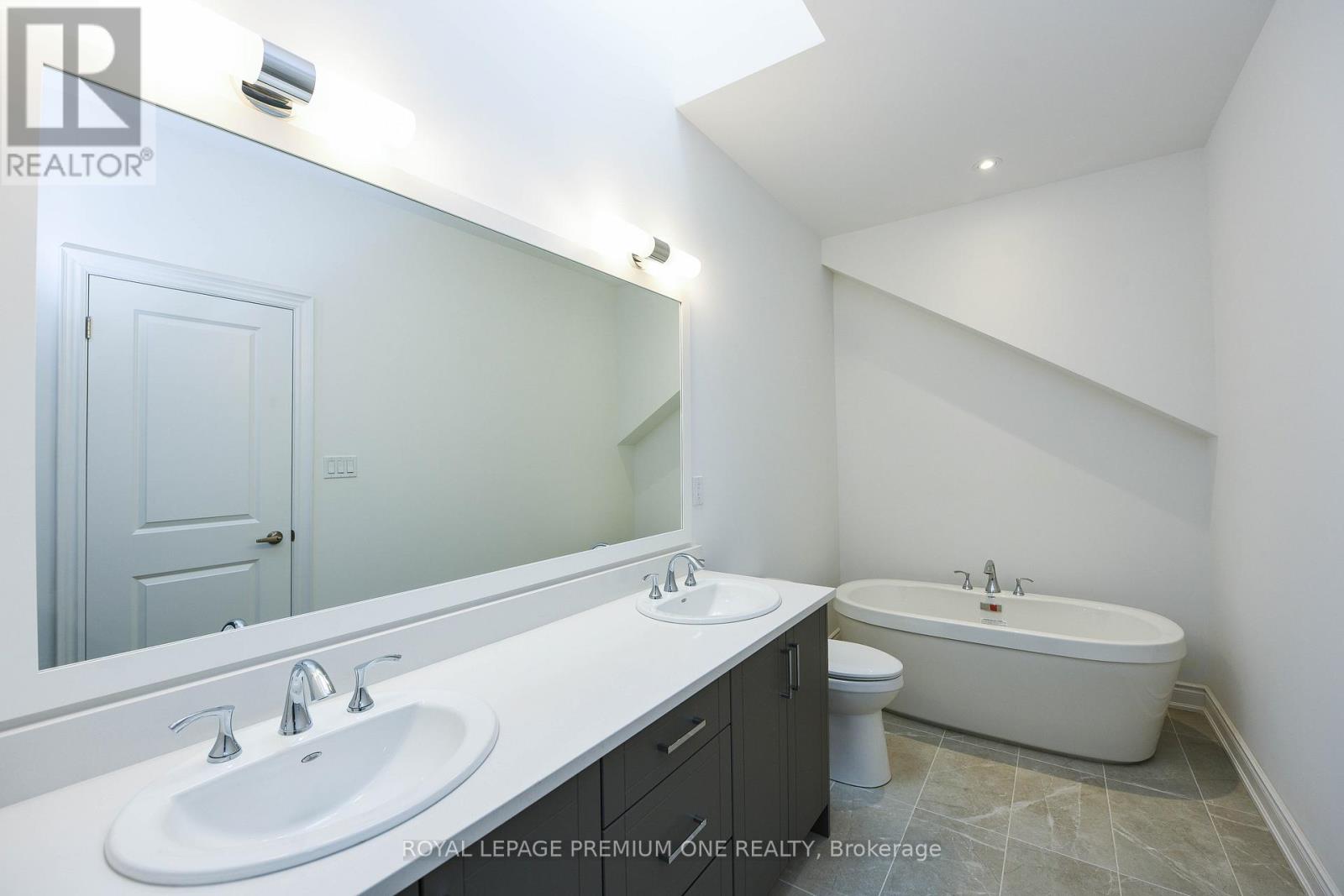 60 - 40 Lunar Crescent, Mississauga, Ontario  L5M 2R5 - Photo 25 - W12849532