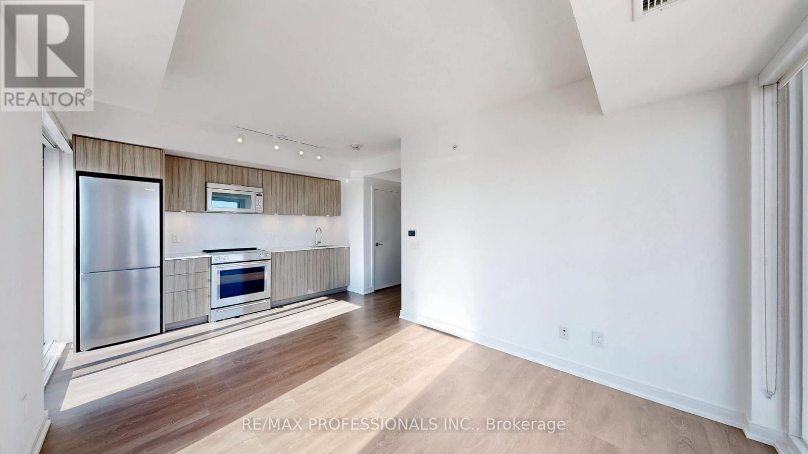 2410 - 30 Samuel Wood Way, Toronto, Ontario  M9B 0C9 - Photo 5 - W12849550