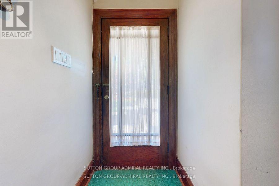 1 Valleyview Gardens, Toronto, Ontario  M6S 2B5 - Photo 10 - W12849600