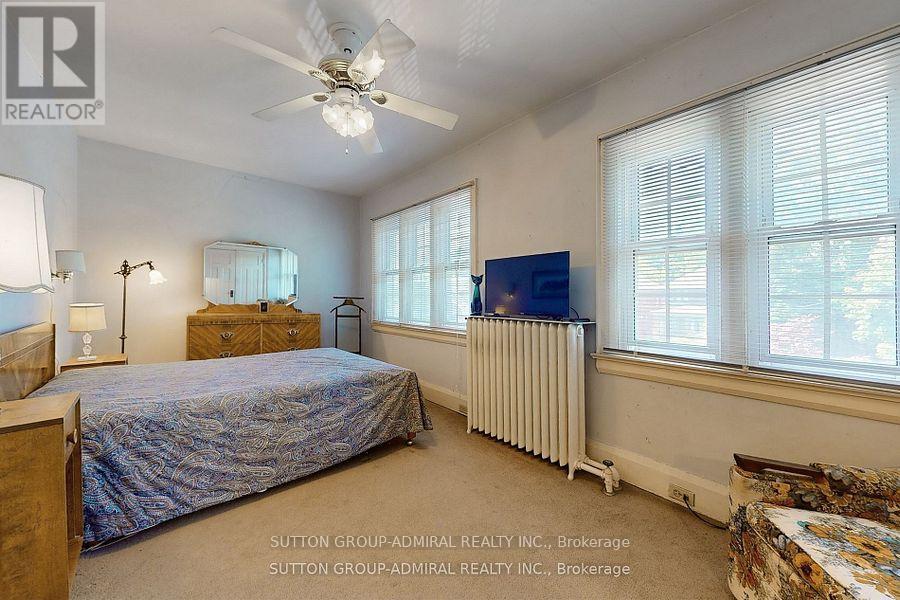 1 Valleyview Gardens, Toronto, Ontario  M6S 2B5 - Photo 14 - W12849600