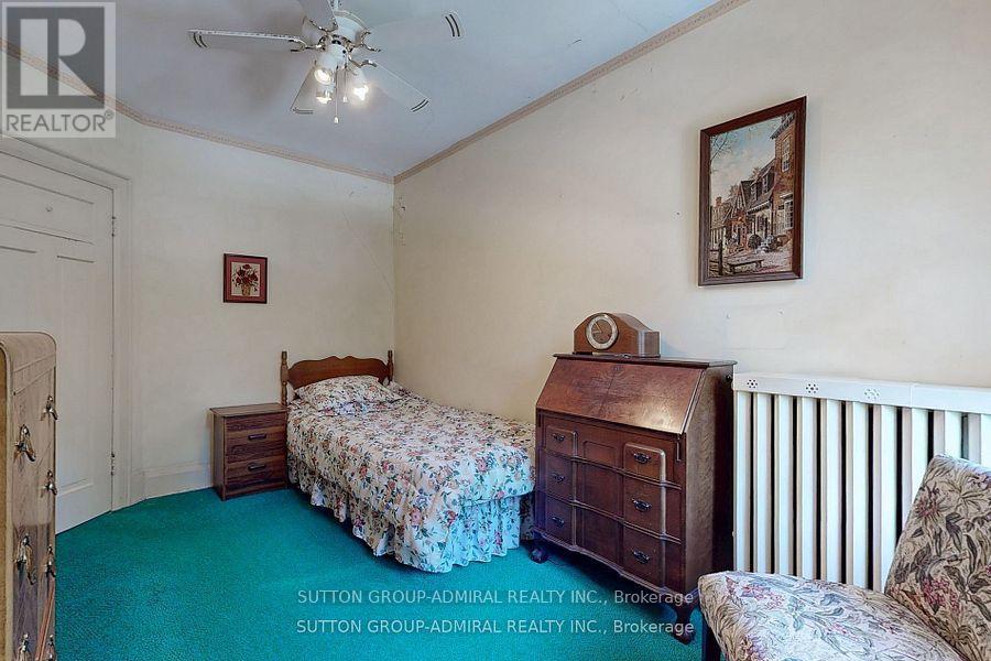 1 Valleyview Gardens, Toronto, Ontario  M6S 2B5 - Photo 16 - W12849600