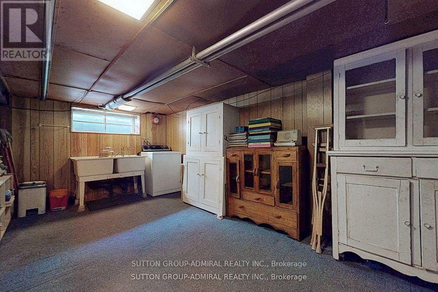 1 Valleyview Gardens, Toronto, Ontario  M6S 2B5 - Photo 20 - W12849600