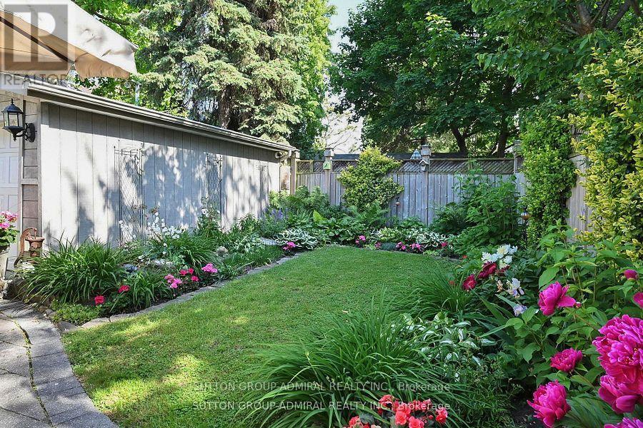 1 Valleyview Gardens, Toronto, Ontario  M6S 2B5 - Photo 24 - W12849600