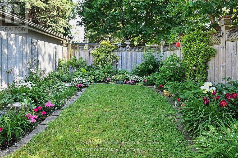 1 Valleyview Gardens, Toronto, Ontario  M6S 2B5 - Photo 25 - W12849600