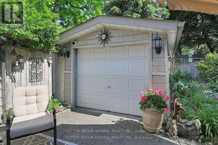 1 Valleyview Gardens, Toronto, Ontario  M6S 2B5 - Photo 28 - W12849600