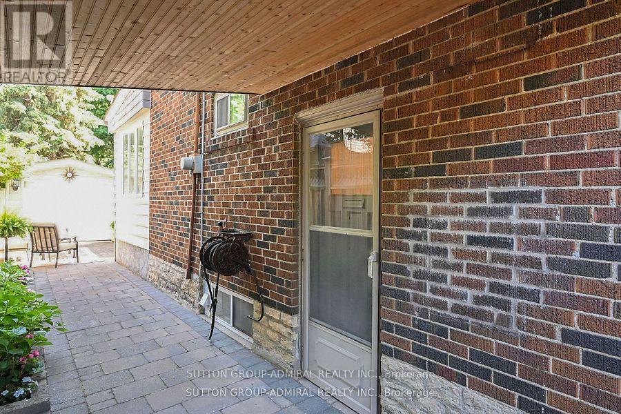 1 Valleyview Gardens, Toronto, Ontario  M6S 2B5 - Photo 34 - W12849600