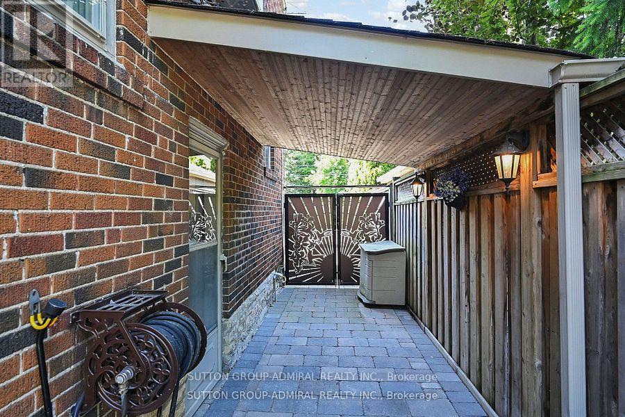 1 Valleyview Gardens, Toronto, Ontario  M6S 2B5 - Photo 35 - W12849600