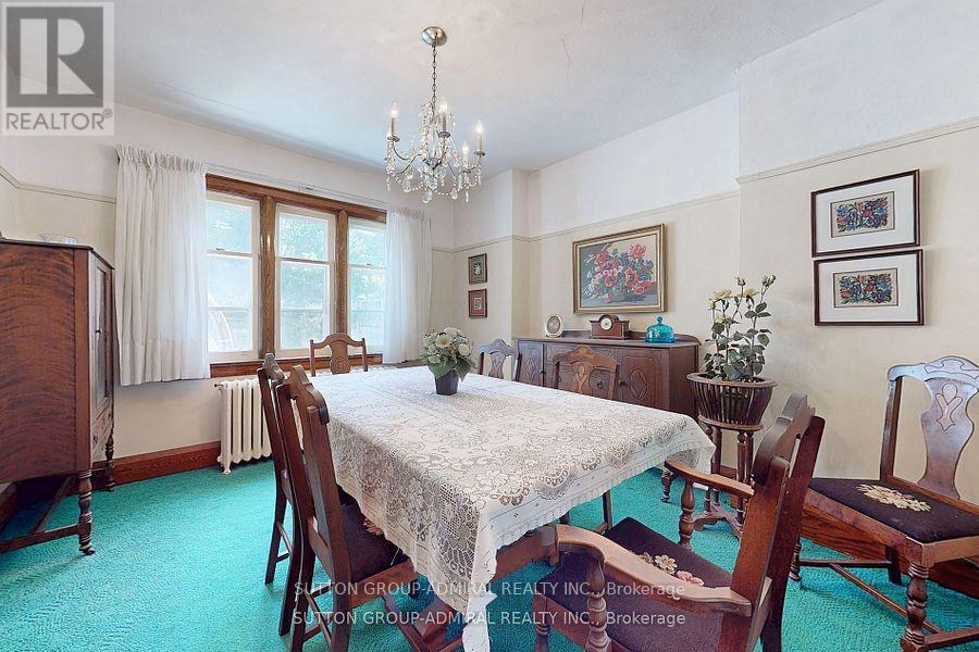 1 Valleyview Gardens, Toronto, Ontario  M6S 2B5 - Photo 6 - W12849600