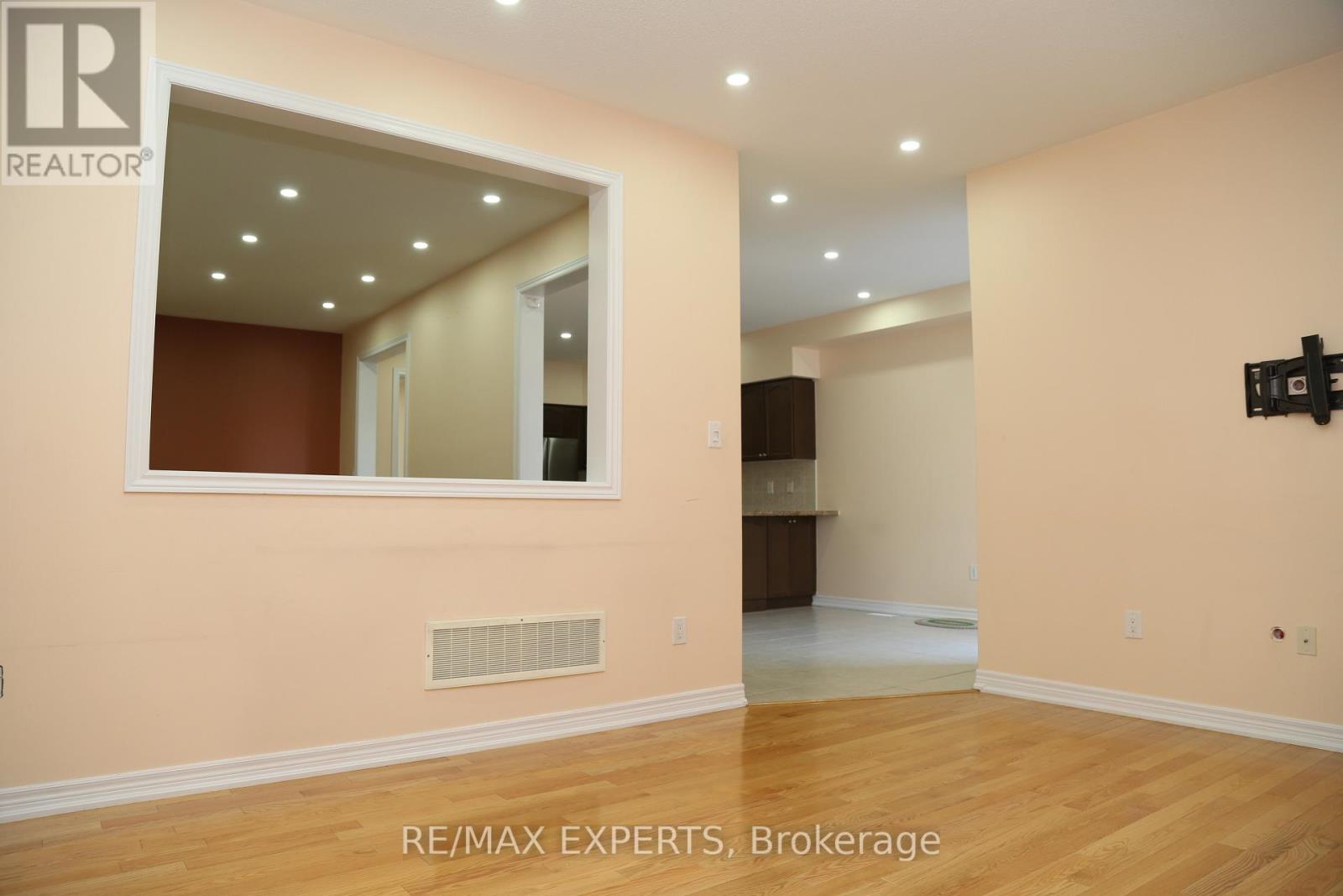 18 Mission Ridge Trail, Brampton, Ontario  L6P 3A2 - Photo 13 - W12849606