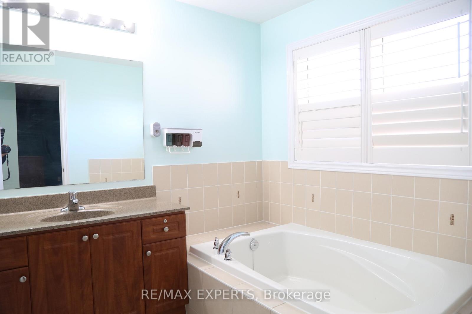 18 Mission Ridge Trail, Brampton, Ontario  L6P 3A2 - Photo 32 - W12849606