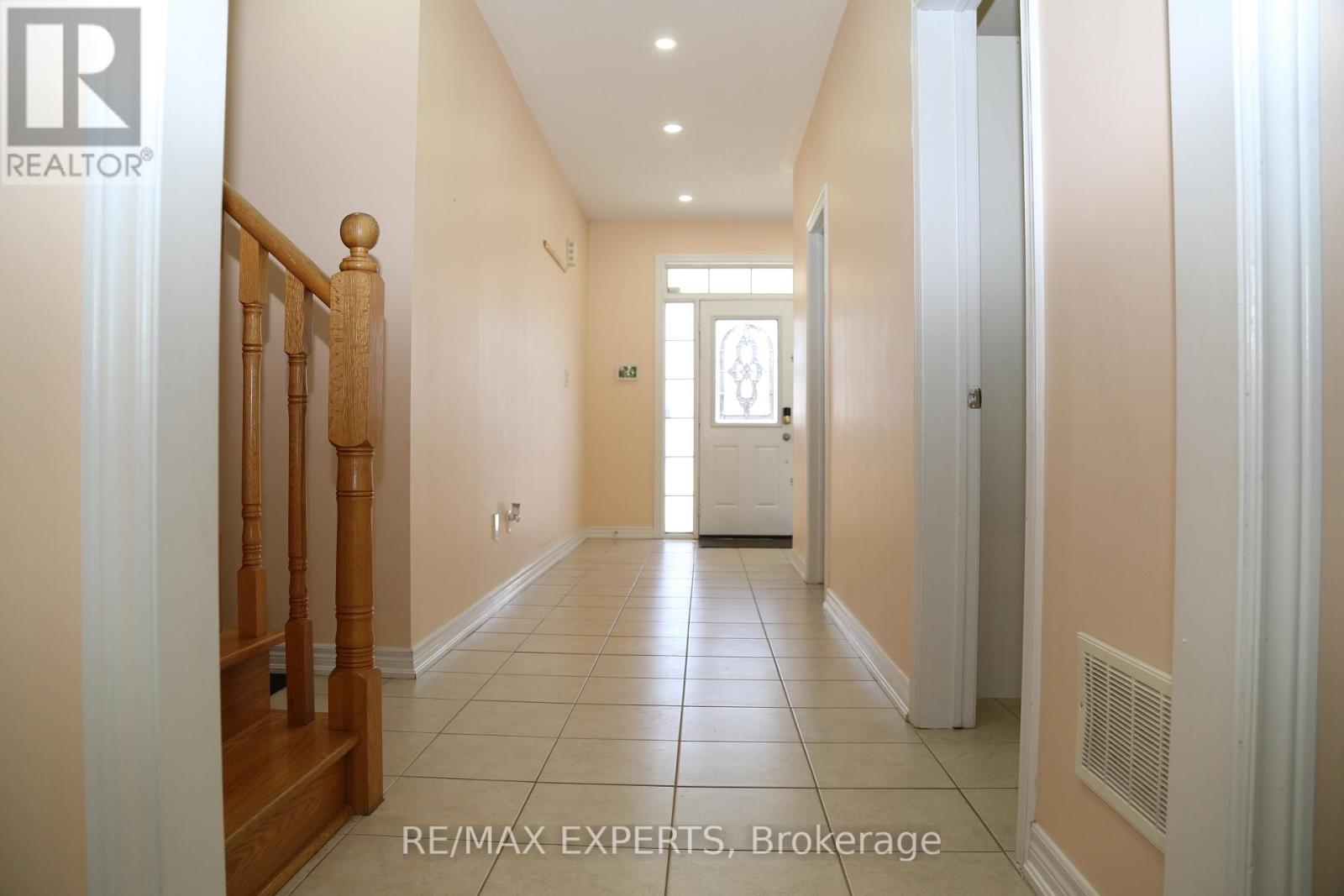 18 Mission Ridge Trail, Brampton, Ontario  L6P 3A2 - Photo 4 - W12849606