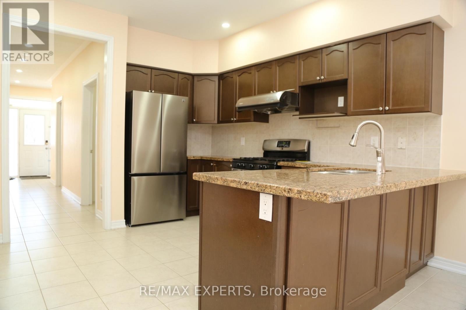 18 Mission Ridge Trail, Brampton, Ontario  L6P 3A2 - Photo 7 - W12849606