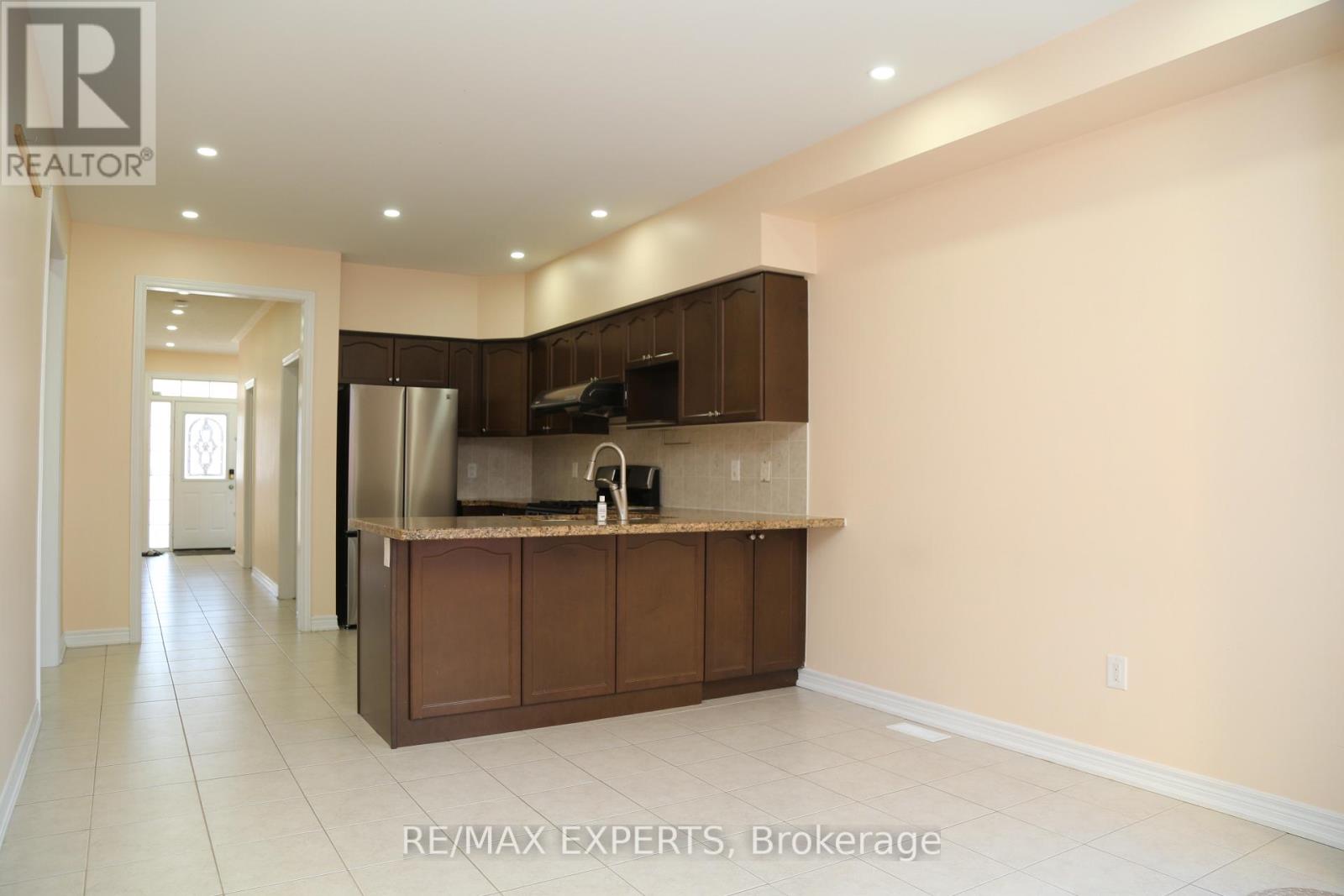 18 Mission Ridge Trail, Brampton, Ontario  L6P 3A2 - Photo 8 - W12849606