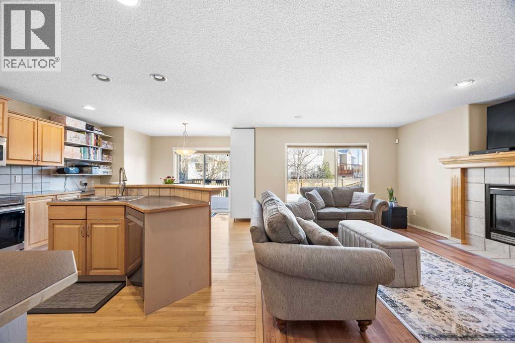 83 Cougarstone Way Sw, Calgary, Alberta  T3H 4Z6 - Photo 5 - A2289157