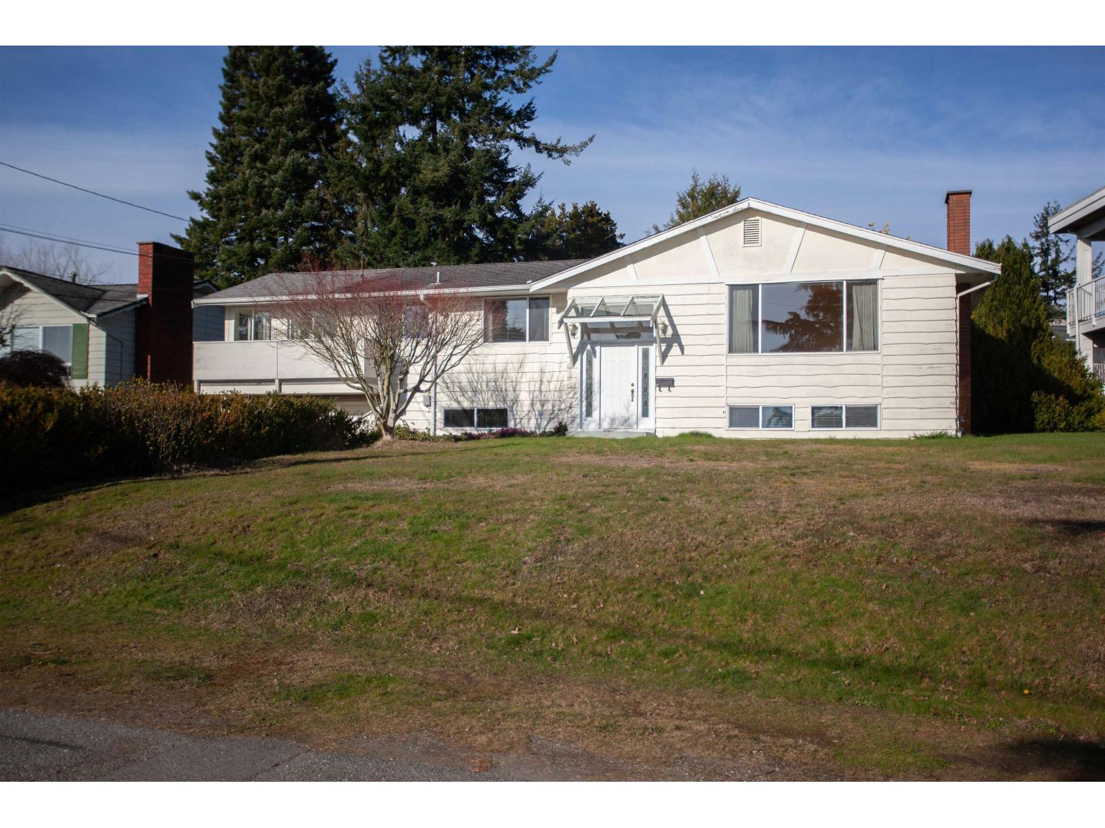14451 Mann Park Crescent, White Rock, British Columbia  V4B 3A7 - Photo 2 - R3094476