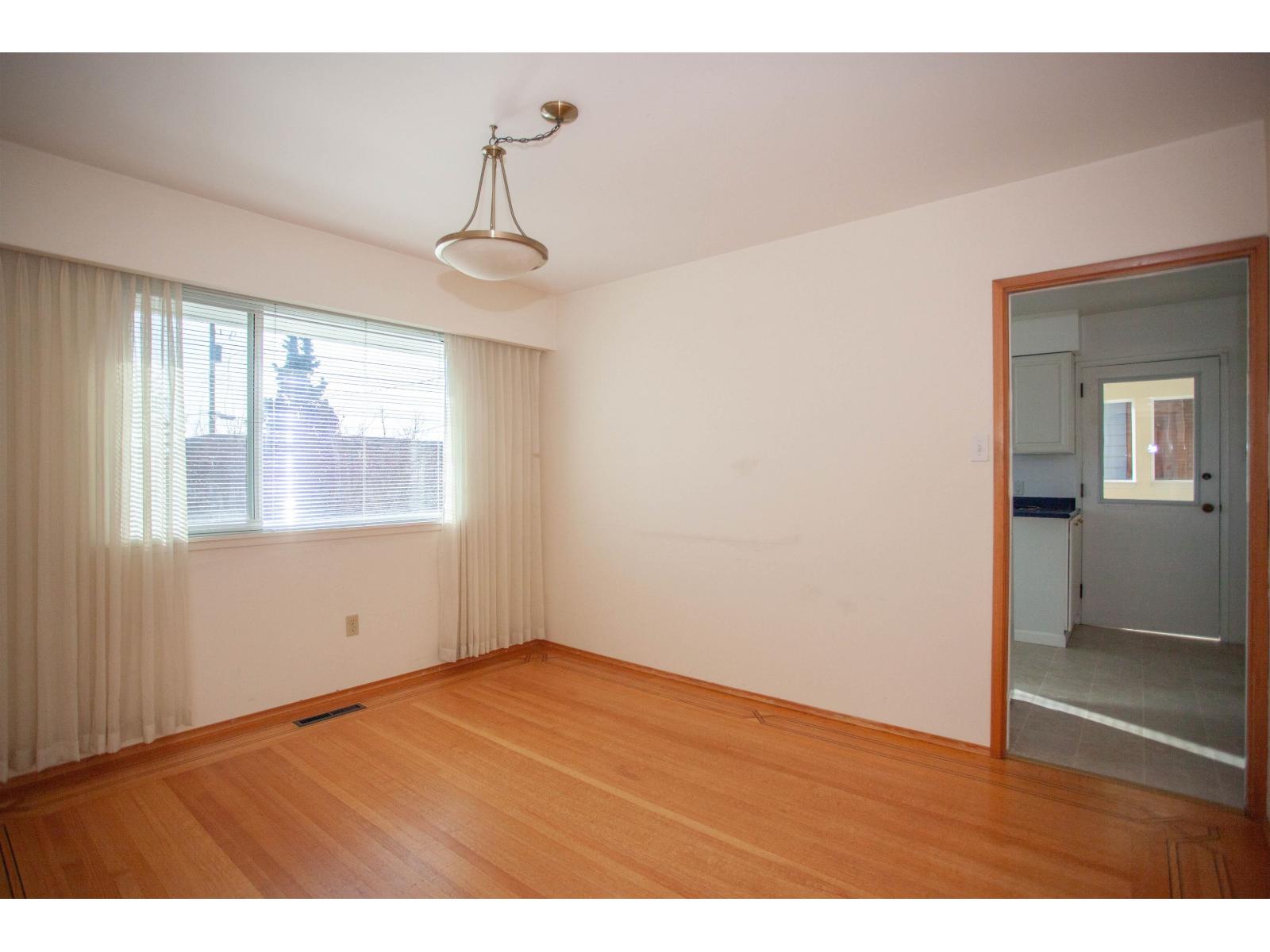 14451 Mann Park Crescent, White Rock, British Columbia  V4B 3A7 - Photo 7 - R3094476