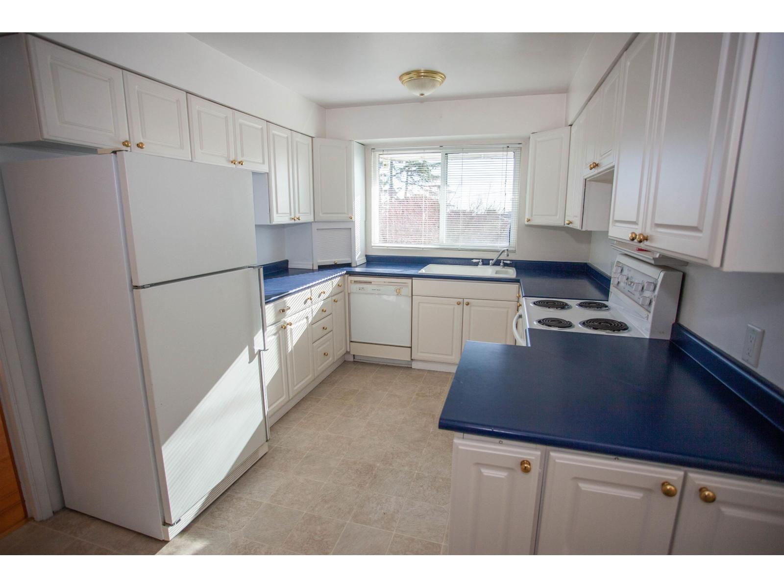 14451 Mann Park Crescent, White Rock, British Columbia  V4B 3A7 - Photo 6 - R3094476