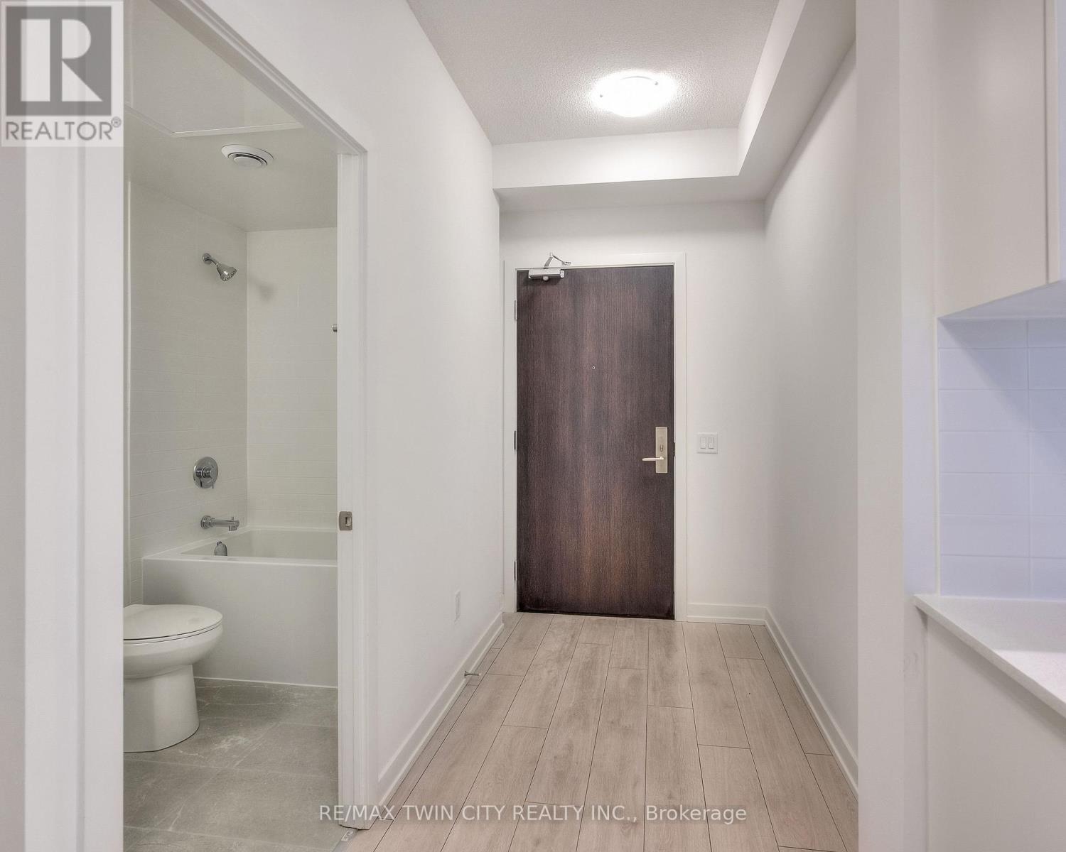 1201 - 55 Duke Street W, Kitchener, Ontario  N2H 4Z1 - Photo 3 - X12849326