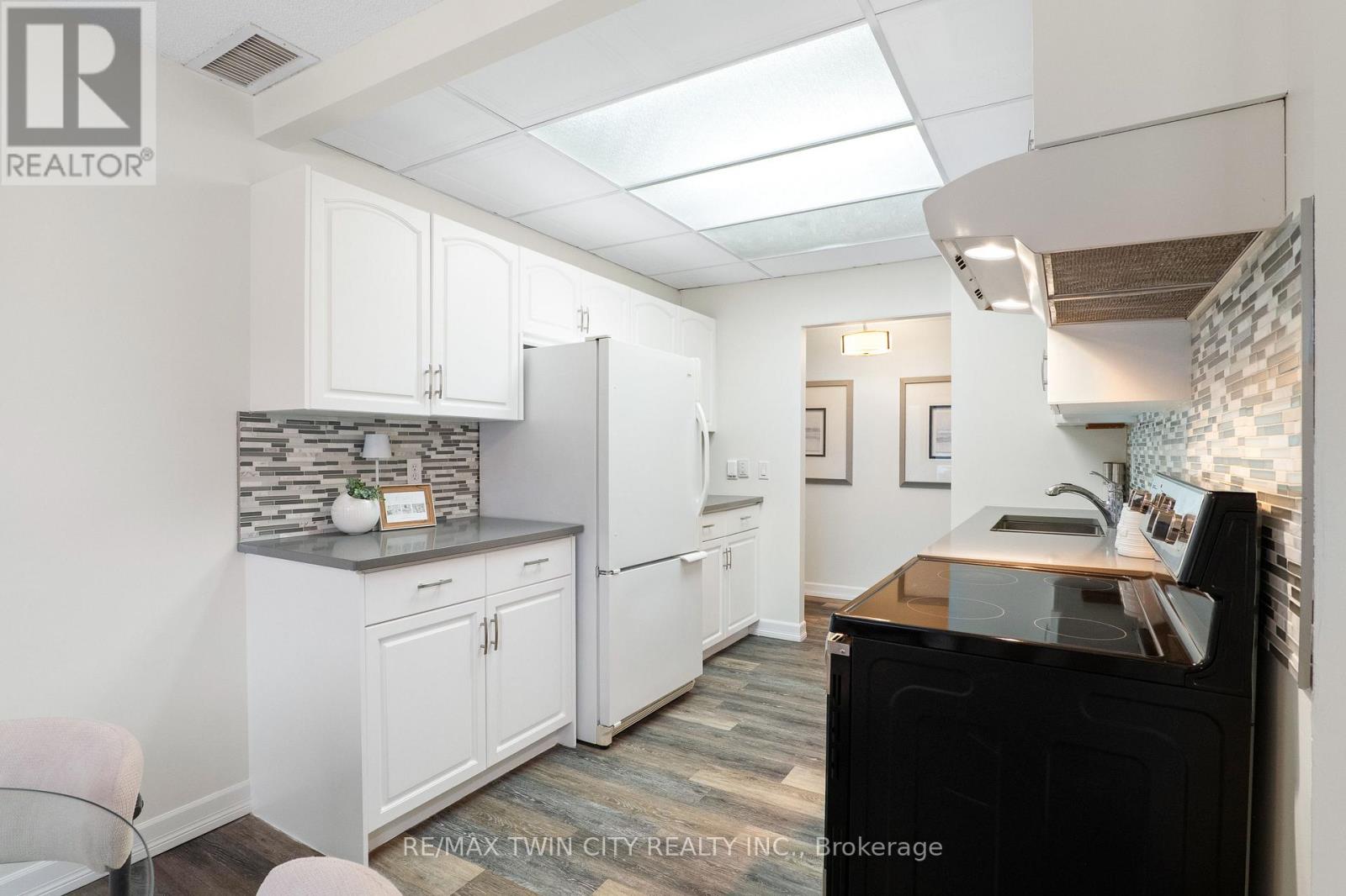 107 - 10 Ellen Street E, Kitchener, Ontario  N2H 6R8 - Photo 18 - X12849402