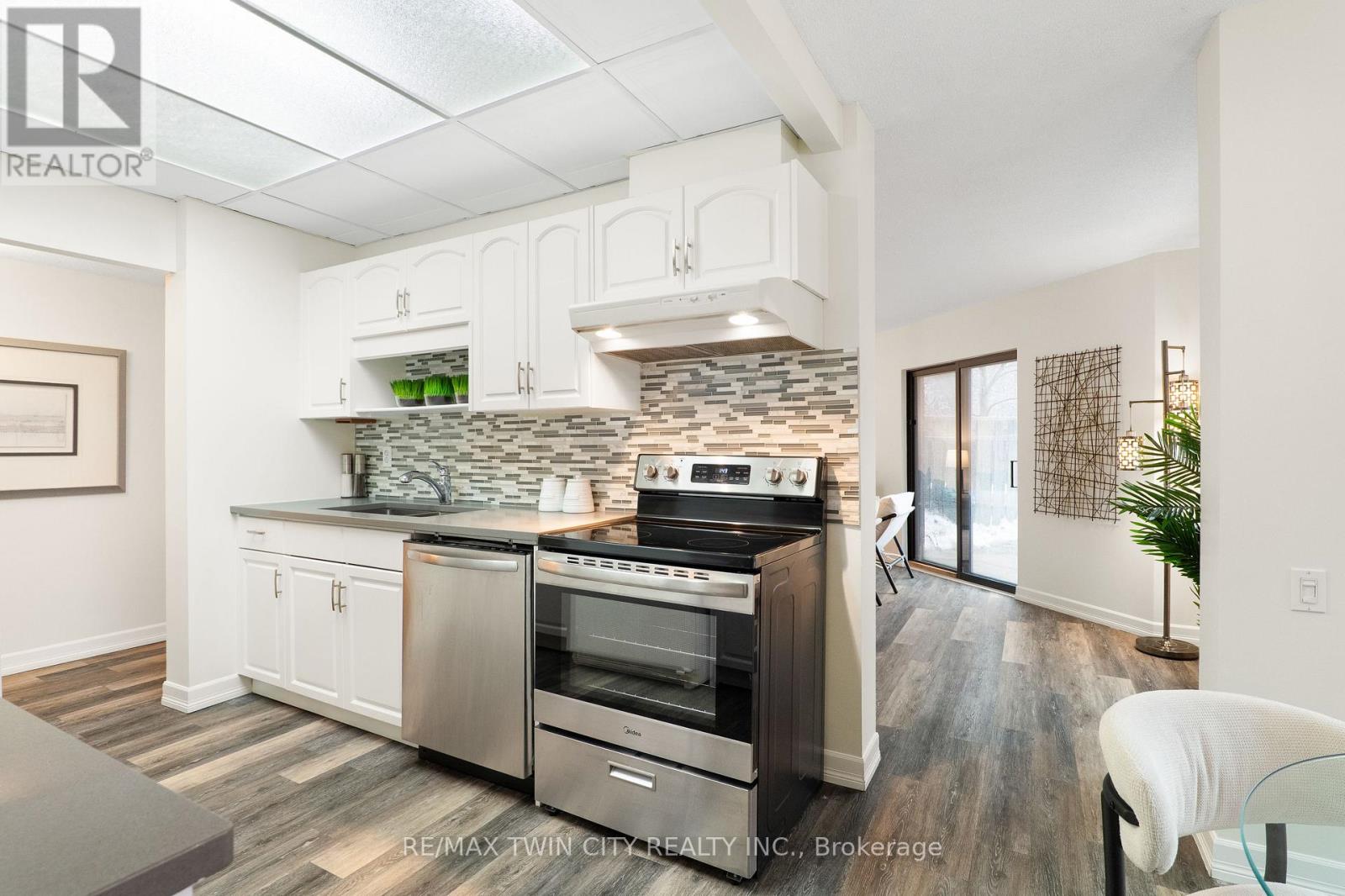 107 - 10 Ellen Street E, Kitchener, Ontario  N2H 6R8 - Photo 19 - X12849402