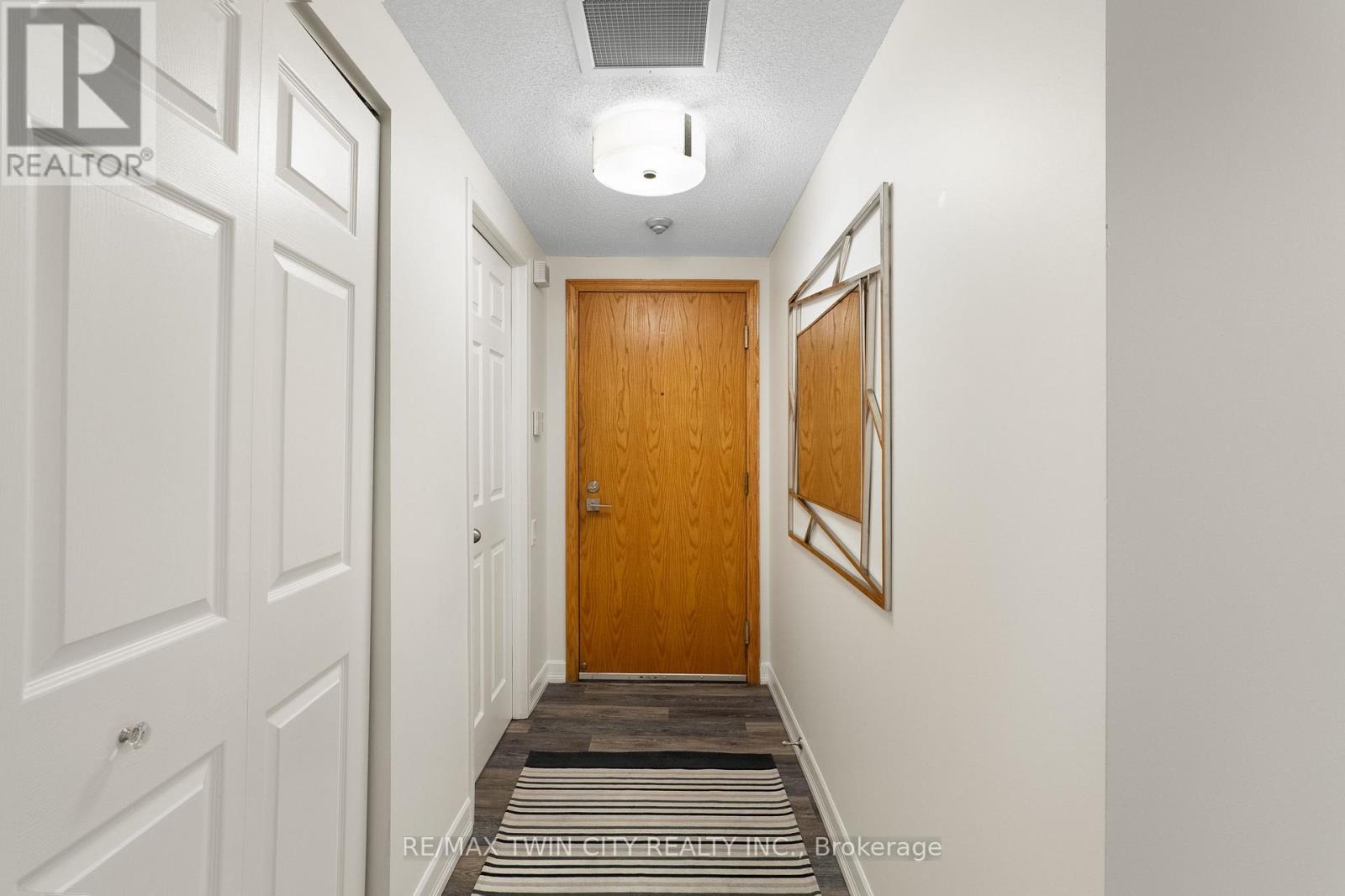 107 - 10 Ellen Street E, Kitchener, Ontario  N2H 6R8 - Photo 7 - X12849402