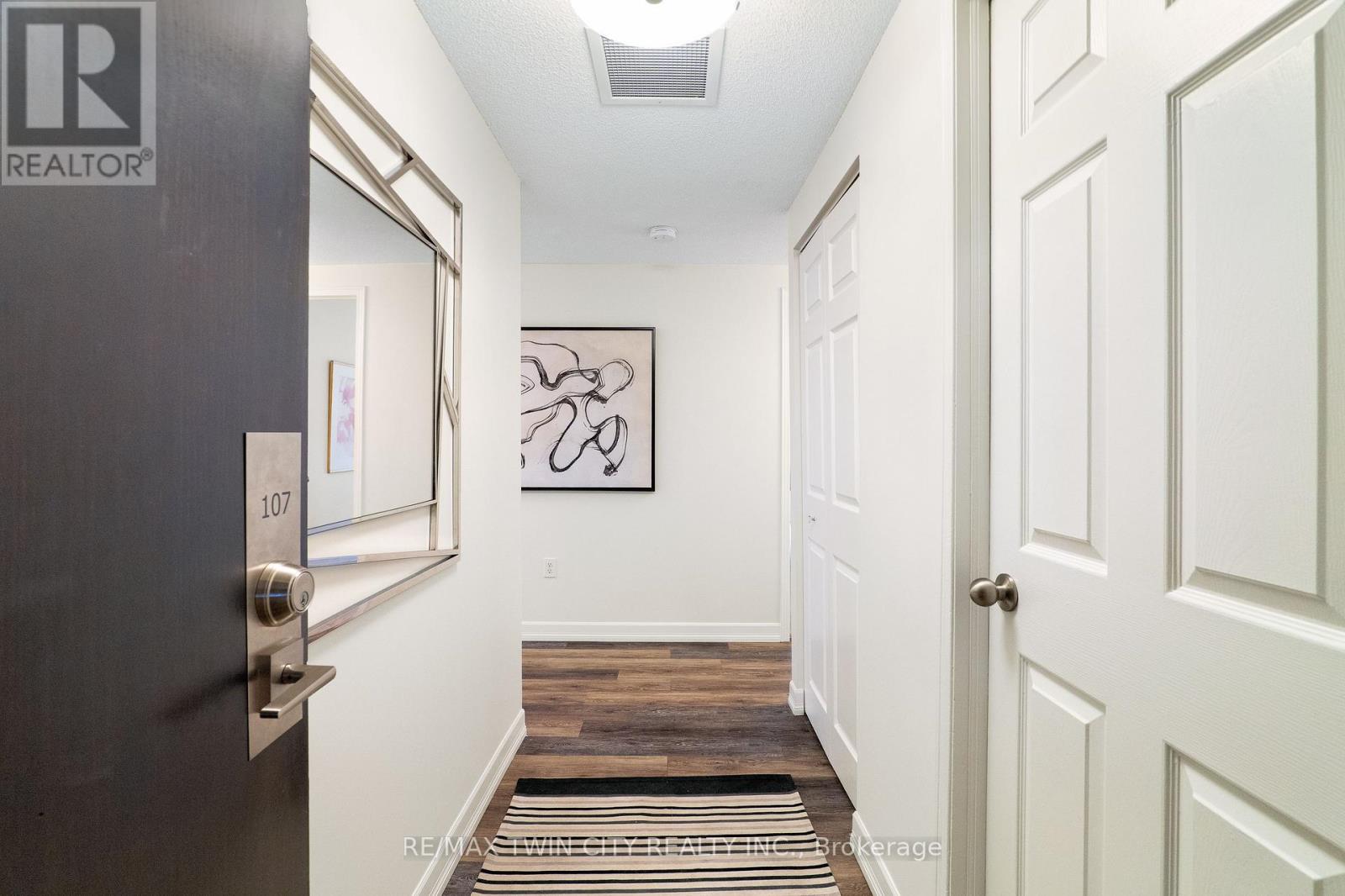107 - 10 Ellen Street E, Kitchener, Ontario  N2H 6R8 - Photo 8 - X12849402