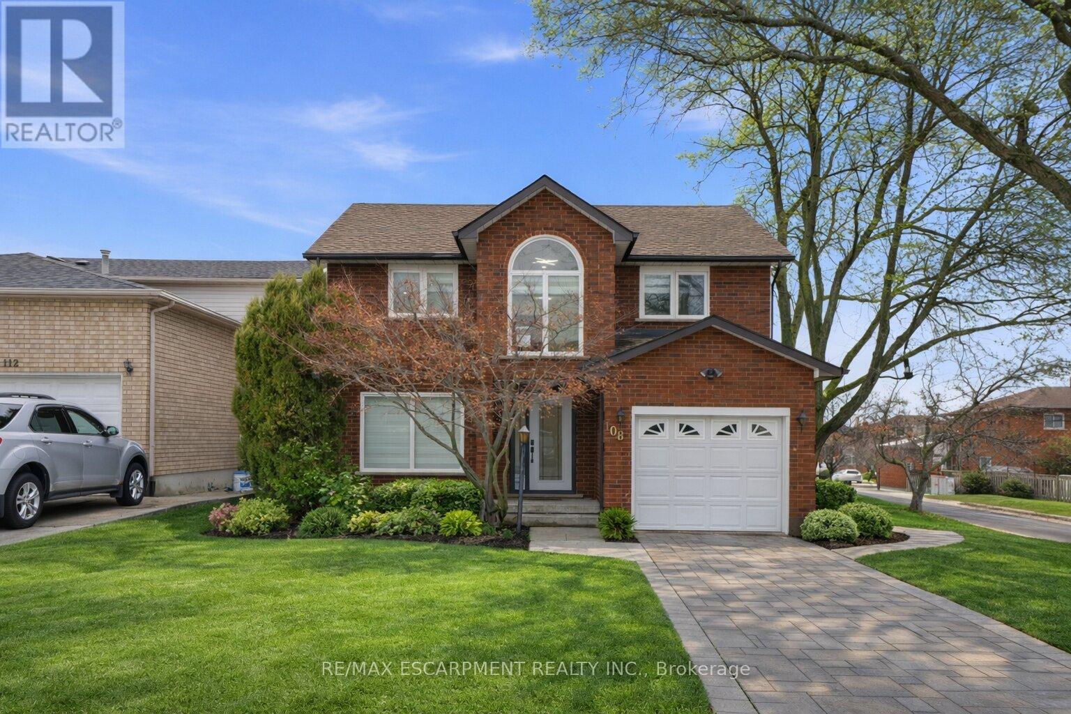108 GREENSHIRE DRIVE, Hamilton, Ontario
