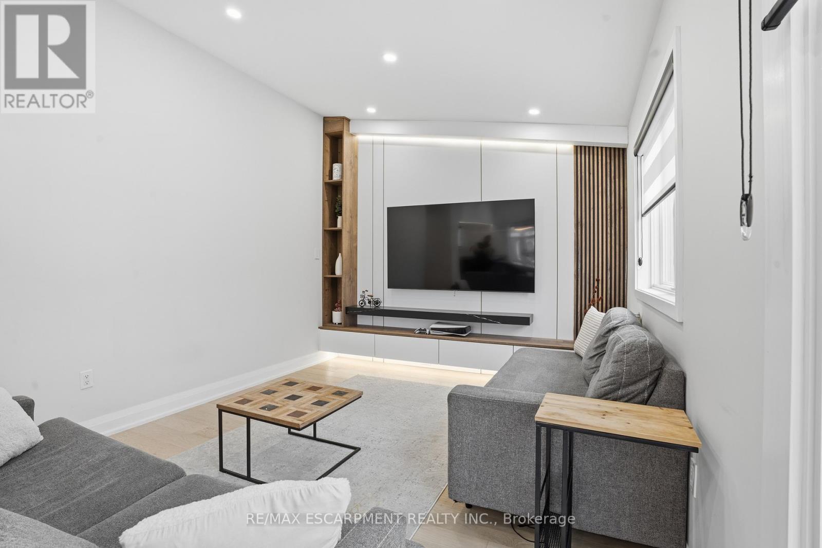 108 Greenshire Drive, Hamilton, Ontario  L9C 7G5 - Photo 11 - X12849436