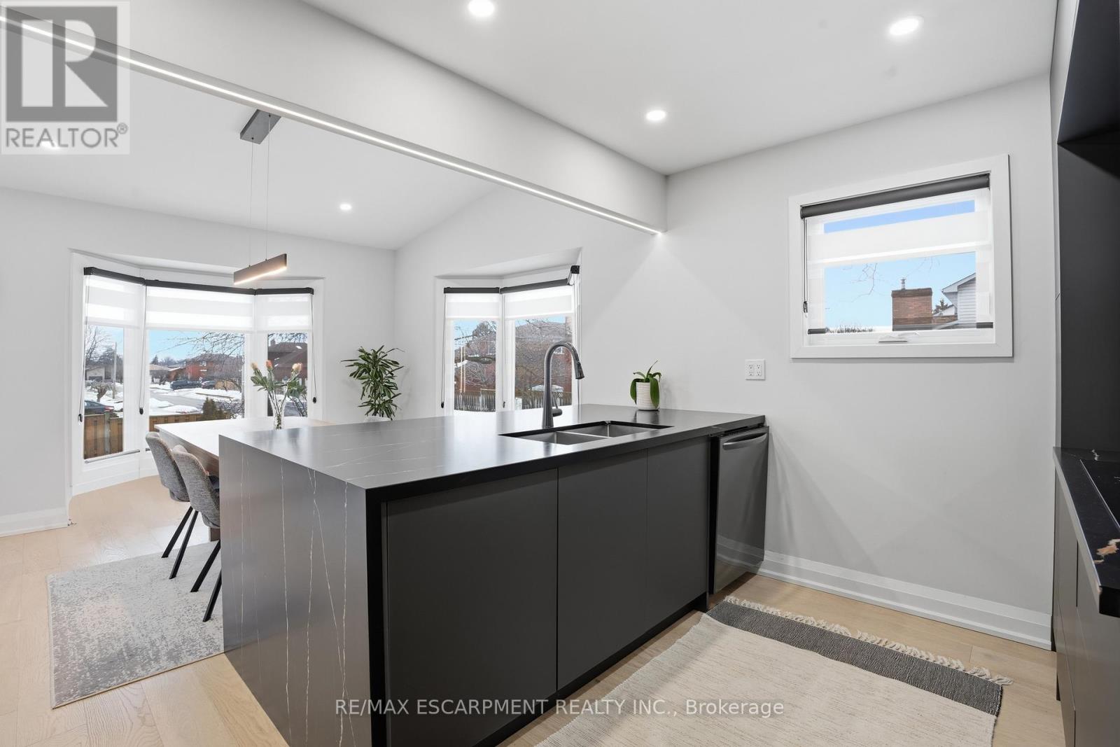 108 Greenshire Drive, Hamilton, Ontario  L9C 7G5 - Photo 12 - X12849436