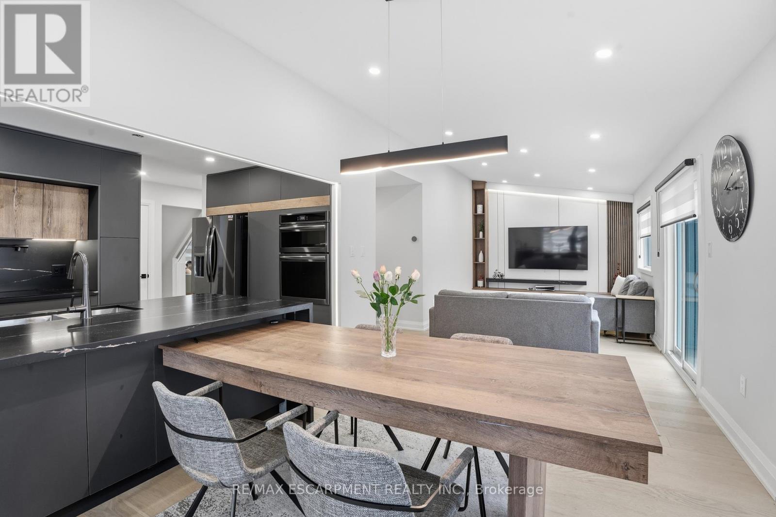 108 Greenshire Drive, Hamilton, Ontario  L9C 7G5 - Photo 15 - X12849436