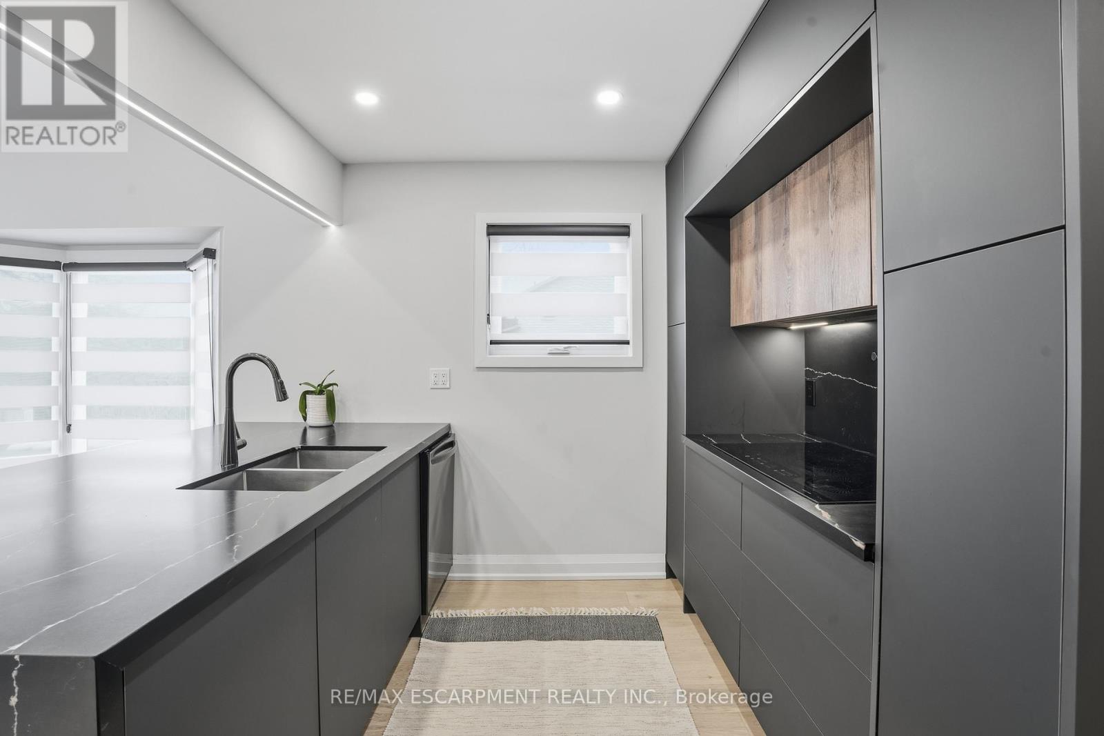 108 Greenshire Drive, Hamilton, Ontario  L9C 7G5 - Photo 17 - X12849436