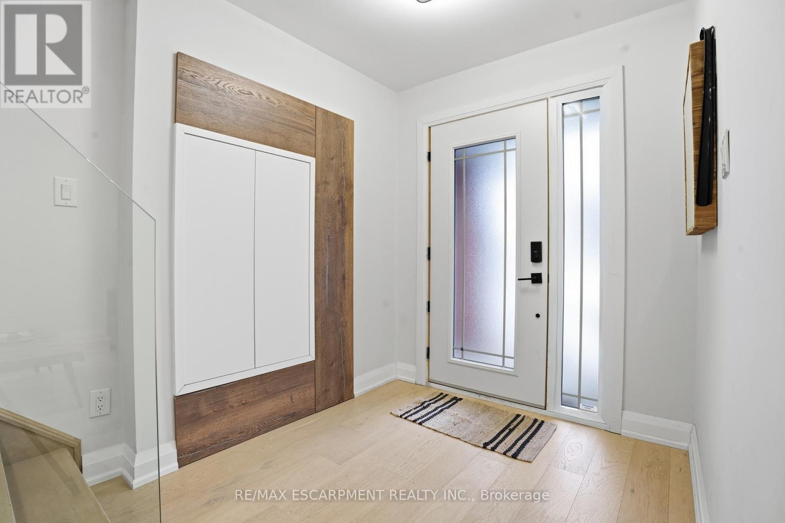 108 Greenshire Drive, Hamilton, Ontario  L9C 7G5 - Photo 2 - X12849436